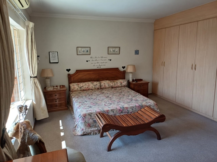 4 Bedroom Property for Sale in Kosmos North West